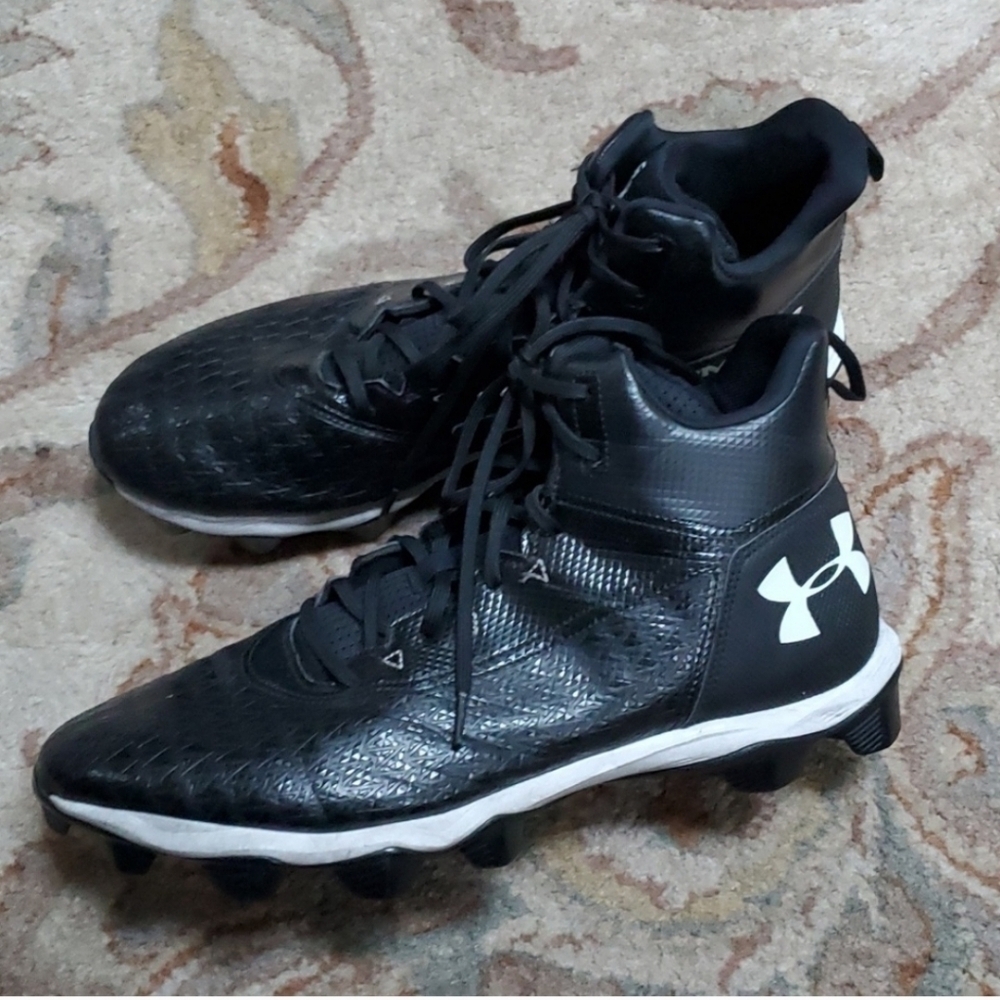 Under Armour black cleats 4201628994